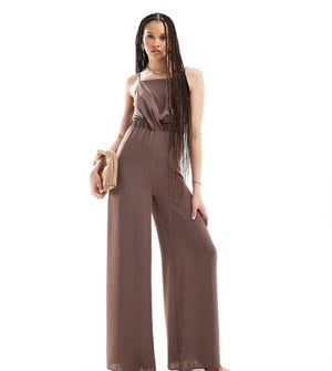 ASOS DESIGN Lång höghalssnurrad jumpsuit i choklad