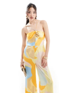 ASOS DESIGN halterneck knyt framtill rynkad straight leg saten jumpsuit i abstrakt mönster