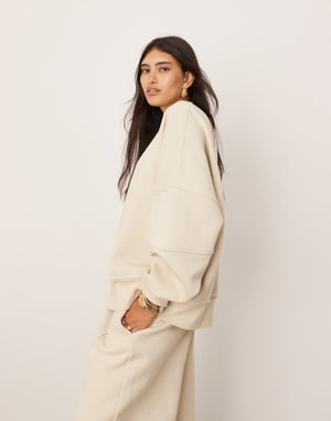 ASOS EDITION premium tung sweatshirt med sömdetaljer i havre