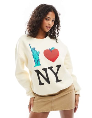 ASOS DESIGN borstad sweatshirt med New York-grafik i ecru