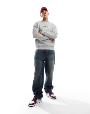Calvin Klein lagererad gel logotröja i grått