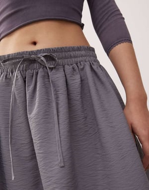 Återvunnen vintage unisex nylonskjorta i kolgrå