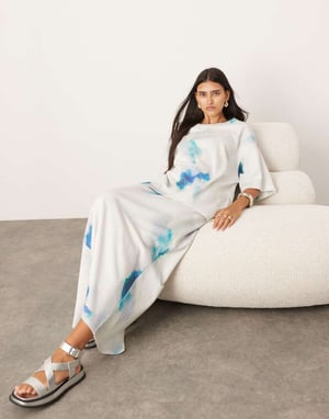 ASOS EDITION premium tungvikts texturerad jersey kolumn maxikjol i suddig tryck
