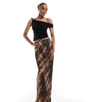 ASOS DESIGN Tallsatin maxi kjol med snakerprint