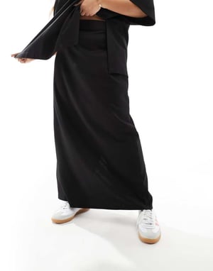ASOS EDITION Curve premium tungvikts texturerad jersey kolonn maxikjol i svart