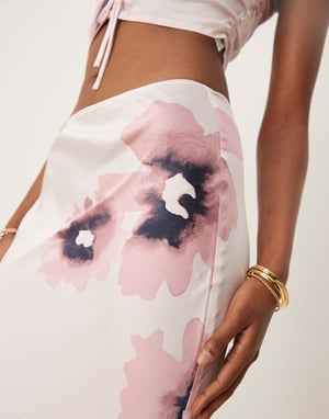 ASOS DESIGN satängsnitt maxi kjol med vattenfärgsblommor