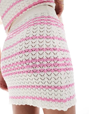 Miss Selfridge virkad kontraststickad minikjol set i kräm med rosa