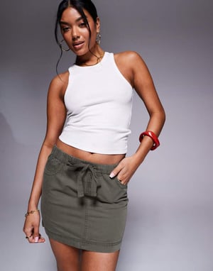 ASOS DESIGN cargominikjol i tvättad khaki