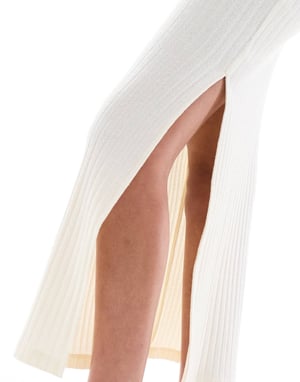 ASOS DESIGN stickad ribbad kolonn midi kjol i vitt