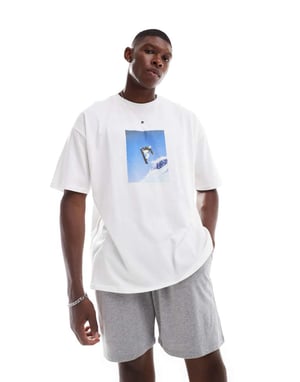 ASOS DESIGN pyjamasset med snowboardgrafik i vitt