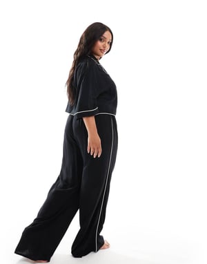 ASOS DESIGN Curve supersoft slinky vidbenad pyjamabyxa i svart med kontrasterande detaljer