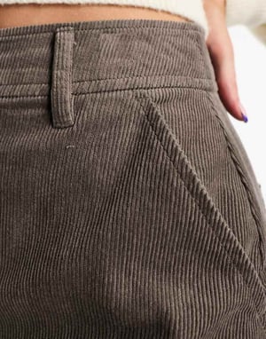ASOS DESIGN Timeforms kordbyxa med fickor, a-linjeformad mini kjol i taupe