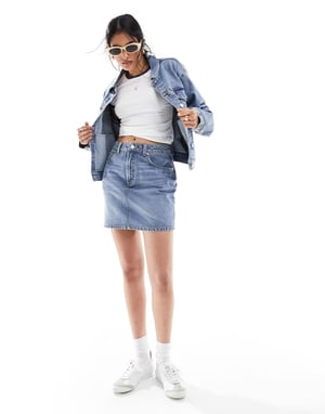 ASOS DESIGN denim högmidjad minikjol i mellanblått