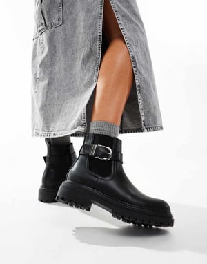 schuh Amari chunky ank stövlar med spänne i svart