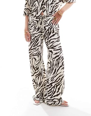 ASOS DESIGN låga, texturerade co-ord byxor i linne-look med zebramönster