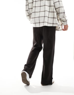ASOS DESIGN vida byxor med slitsar i brunt
