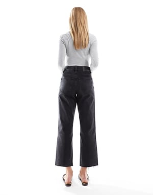 ASOS DESIGN ankelhöga raka benjeans i svart - SVART