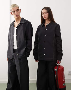 Återvunnen vintage unisex overshirt i svart nylon med kontrasterande sömmar