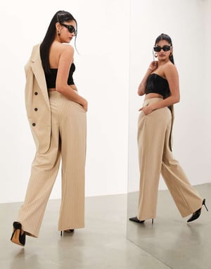 ASOS EDITION skräddarsydd avslappnad byxa med vid ben i taupe randig