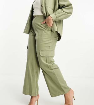 In The Style Plus x Gemma Atkinson utility cargo-byxor i khaki