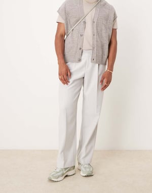 ASOS DESIGN smart vida ben veckade ullblandning byxor i ljusgrå herringbone