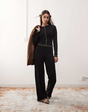 Miss Selfridge vida byxor med kantstickning i svart