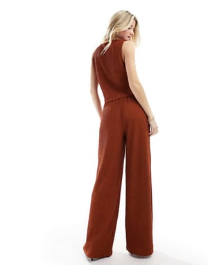 Vero Moda plisserad byxa med vida ben i rostfärg