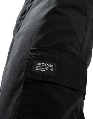 Dr Denim Calder cargo byxor i lös passform med bred rak ben i svart