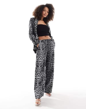 Vila vida byxor set i svart leopardmönster
