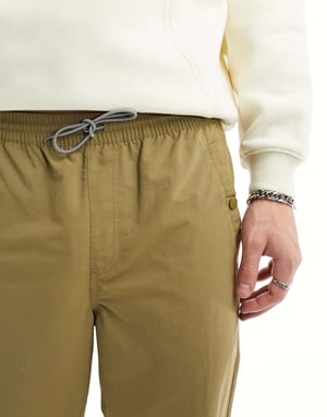 Farah Hawtin tekniska avslappnade tapered byxor i beige