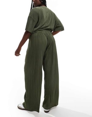 ONLY Curve plisserade vida benbyxor set i khaki