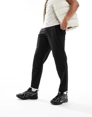 ADPT slim fit cargobyxor i svart