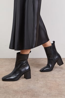 Lauren Leather Block Mid Heel Chelsea Boot
