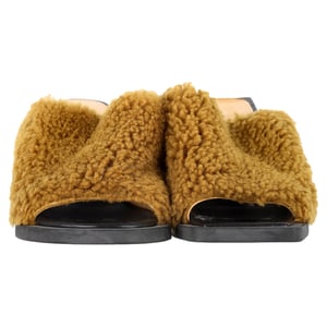 Jacquemus Les Mules Carrés Ronds Shearling Sandaler i brun lammpäls