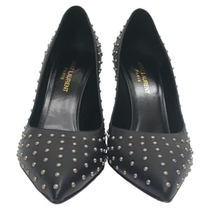 Saint Laurent pumps met studs en spitse neuzen in zwart leer