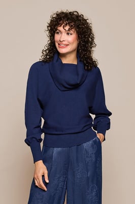 Angelina Trui Navy