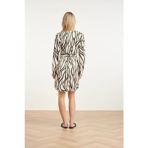 Smashed Lemon Knielange jurk met zebra print en ceintuur in off-white en zwart |