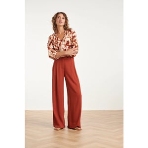 Smashed Lemon Blouse met tie-dye look en ruches in bruin en roze |