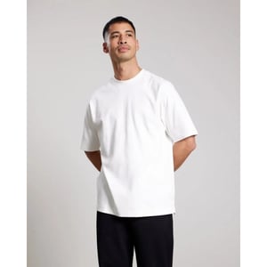 Genti Aeden gabbs tee off