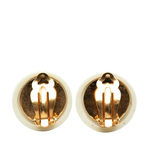 Pre-owned Cc Resin And Gold Plated Round Clip On Earrings