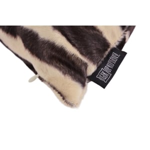 Gek op kussens! Furry zebra | 30 x 50 cm | kussenhoes | polyester
