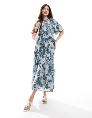 ASOS DESIGN puffärms midiklänning med invecklad midja i blått blommönster