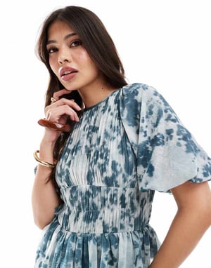 ASOS DESIGN puffärms midiklänning med invecklad midja i blått blommönster