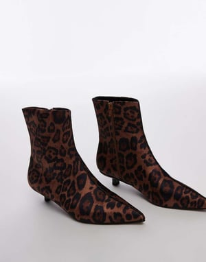 Topshop Nellie kängor med medelhög klack och spetsig tå i leopardmönster