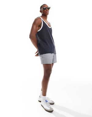 Abercrombie & Fitch 5-tums dragkedjefritt simshorts i seersuckerrand i vitt/svart