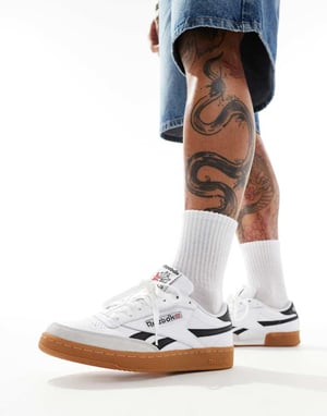 Reebok Club C Revenge Vintage-sneakers i vitt och svart med gummisula