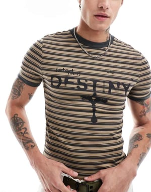 ASOS DESIGN muskelpassform t-shirt i brunrandig med grunge framtryck