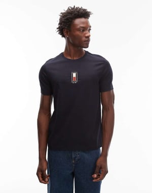 Tommy Hilfiger färgblock t-shirt i marinblå