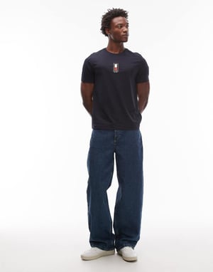 Tommy Hilfiger färgblock t-shirt i marinblå