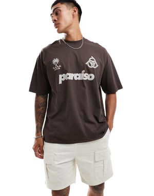 ASOS DESIGN oversized t-shirt med fotbollstryck fram i brunt
